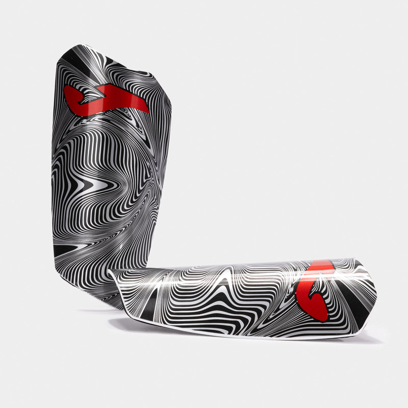 Šedo-černé chrániče holení Joma Spartan Shin Guards